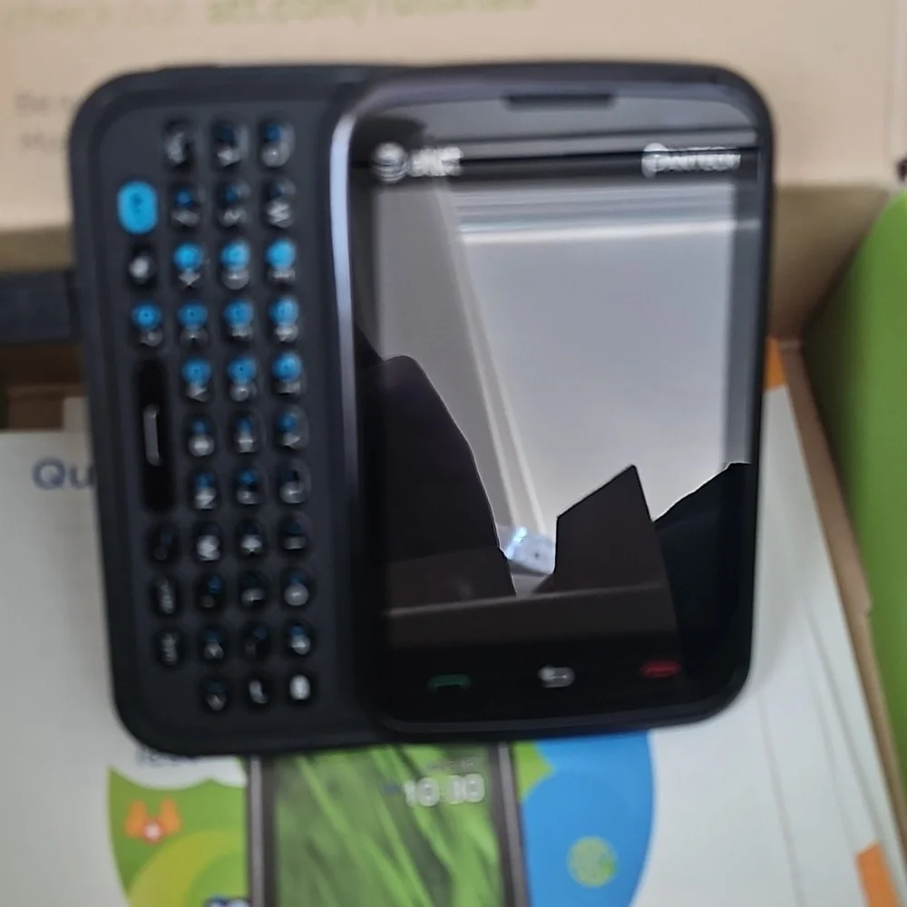 Pantech Renue Qwerty Slider Keyboard phone With Charger And Box